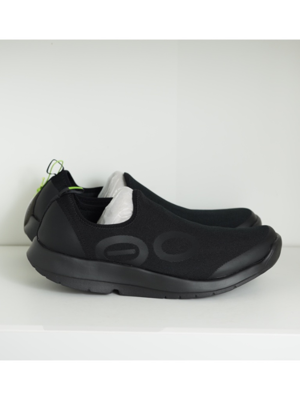 $149 Oofos Mens Oomg Sport Low Black Comfort Recovery Slip On Shoes 10.5 - Picture 2 of 7
